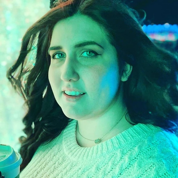 Meet your Posher, Alexis - Picture 1 of 1